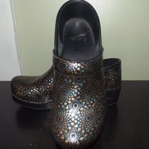 Womens Dansko "Wine Medallion" Nursing Shoes